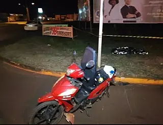 Adolescente de 17 anos perde controle de moto e provoca morte do garupa, de 67 anos