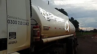Caminhão que transportava de forma ilegal 15 mil litros combustível é apreendido pela PMA