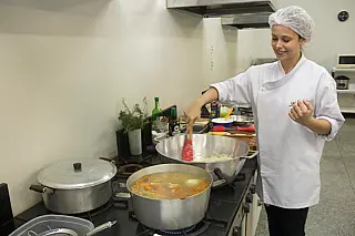 Gastronomia da Unigran promove feira de pratos típicos no Indaiá