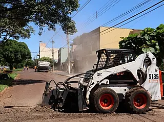 Prefeitura começa reperfilamento de trechos das ruas Cuiabá e Joaquim Alves Taveira