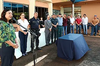 Délia e Barbosinha se encontram em encerramento de curso na Guarda Municipal