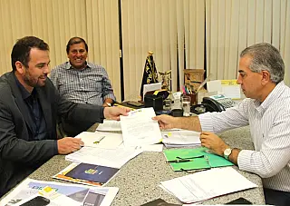 Prefeitos pedem adiamento de início das aulas em MS