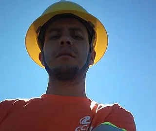 Poste não resiste e trabalhador morre na rodovia