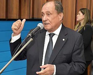 Zé Teixeira solicita reforma urgente de escola em Douradina