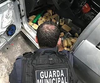 Guarda Municipal encontra droga em carro que estava em oficina