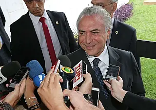 Em semana decisiva, Planalto quer aumentar votos pró-impeachment