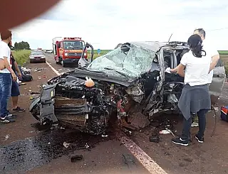 Acidente entre Dourados e Ponta Porã tem vítima presa às ferragens de carro