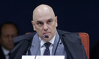 Moraes abre julgamento de réus acusados de monitorá-lo