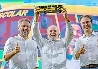 Lula diz que prefeitos tiverem mais dinheiro para reeleição