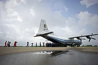 Desaparece em Mianmar avião militar com mais de cem pessoas a bordo