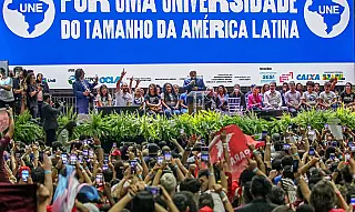 Lula participa de congresso da UNE e promete mais universidades