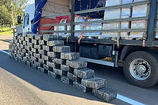Motorista de Dourados é preso em SP com 1,5 tonelada de maconha em caminhão
