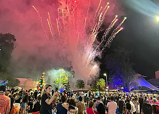 Comércio funciona até às 18 horas neste domingo