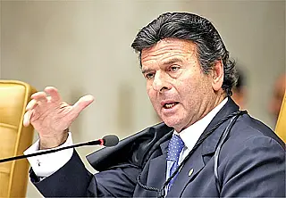 Maia diz não ter como checar assinaturas de projeto anticorrupção