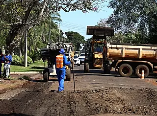 Operação tapa-buraco agora é feita por quatro equipes em Dourados