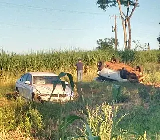 Após se envolver em acidente com três veículos motorista foge sem prestar socorro