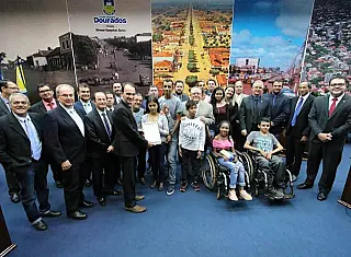 Vereador Júnior homenageia Associação paralímpica de Dourados