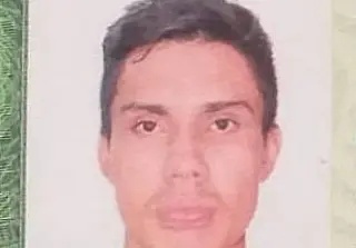 Alex morre ao bater com moto em poste