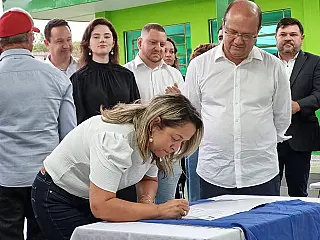 Lia acompanha agenda de Barbosinha no interior