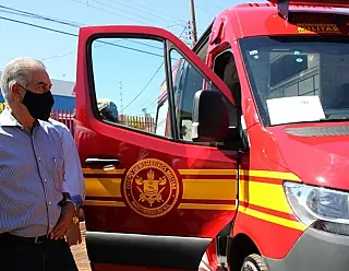 Governo entrega modernas viaturas para resgate de vítimas de acidentes ao Corpo de Bombeiros