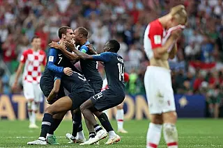 Franceses comemoram segundo título ao vencer Croácia na Rússia