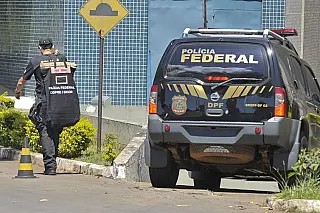 Operação da Polícia Federal combate o contrabando de cigarros