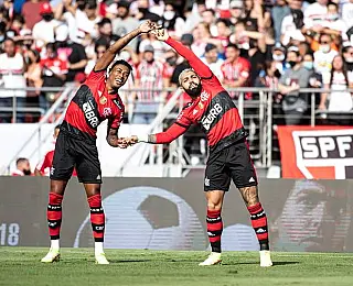 Flamengo encosta o São Paulo perto do Z4