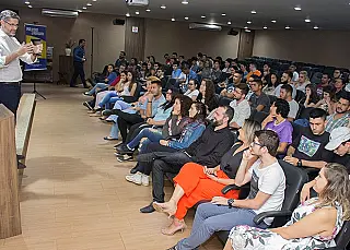 Diretor de TV diz que novas mídias não afetam esse mercado