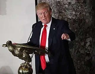 Trump declara guerra "à imprensa desonesta"