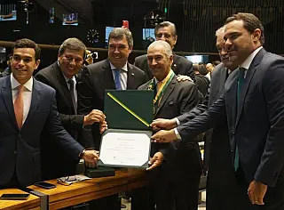 Reinaldo Azambuja é homenageado em Brasília