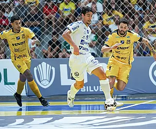 JAG lidera até o finalzinho, mas cede empate em casa