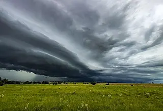 Inmet prevê chuva intensa com ventos fortes para Dourados