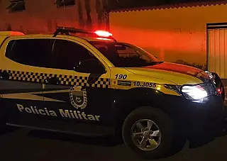Homem agride mãe idosa por causa de par de tênis