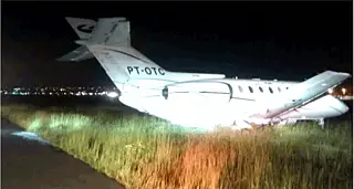 Avião que transportava senador Aécio Neves faz pouso de emergência em SP