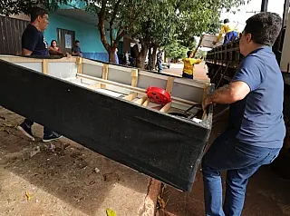 Vereador colabora em ação da Semsur no bairro