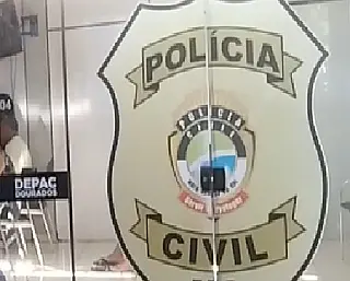 Armado de facão, homem tenta receber dívida de enteado