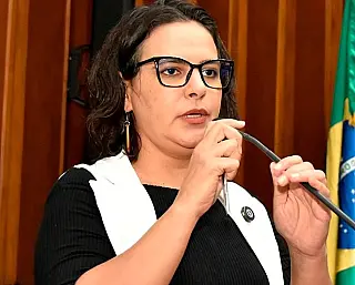 Gleice propõe tombamento de línguas indígenas