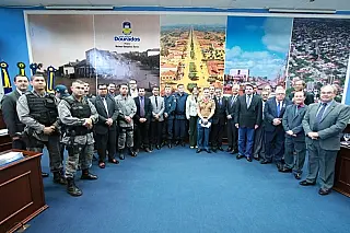 Sessão da Câmara aprova projetos e ouve dirigentes de entidades sociais