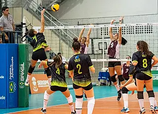 Competição estadual começa com voleibol