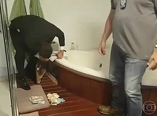 Polícia encontra dinheiro na banheira de ex-vereador do Rio