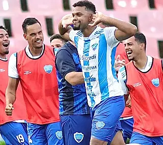 Ivinhema vence em Uberlândia e lidera grupo