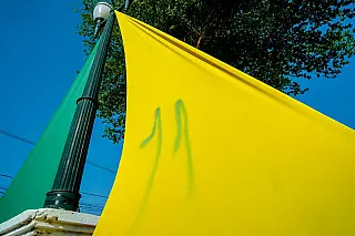 Vândalos picham decoração de 7 de setembro em Dourados