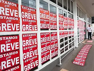 Bancários voltam a negociar reajuste e fim da greve nesta terça-feira