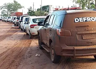 Comboio de 17 carros, apreendido pela Defron, levava mais de R$ 1 milhão em contrabando