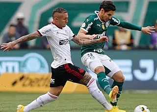 Palmeiras segura empate e fica perto do título