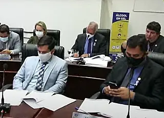 Base aliada derruba emendas e prefeito cria mais uma taxa para cobrar dos contribuintes