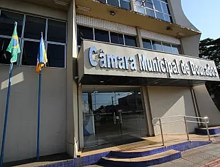 Câmara vai suspender contratos com empresas citadas na operação do MPE