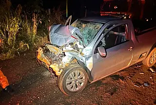Motorista morre após batida entre caminhonete e carreta na MS-276