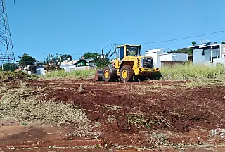 Com limpeza no Jardim Ayde, prefeitura atende solicitação de Mauricio