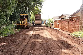 Prefeitura leva melhorias para o bairro Estrela Porã e anuncia limpeza de área verde